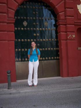 delante de la Capilla de la Divina Pastora